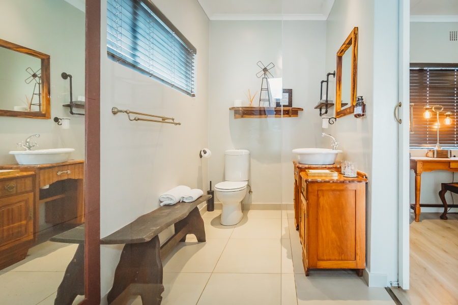 6 Bedroom Property for Sale in Heatherlands Western Cape